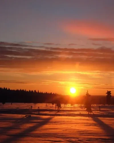 sonnenuntergang mit schneelandschaft